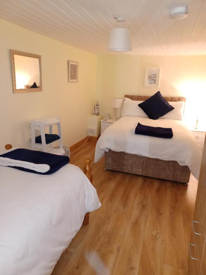 Kents Guesthouse Accommodation Kilmacthomas Номер фото